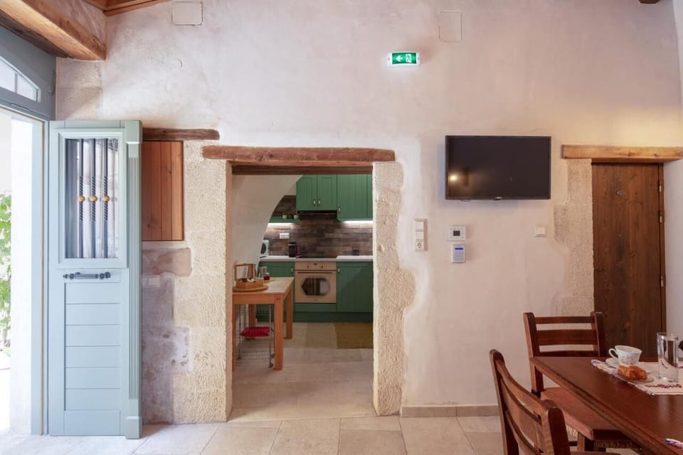 Family House, City View | Private kitchen | Electric kettle, toaster