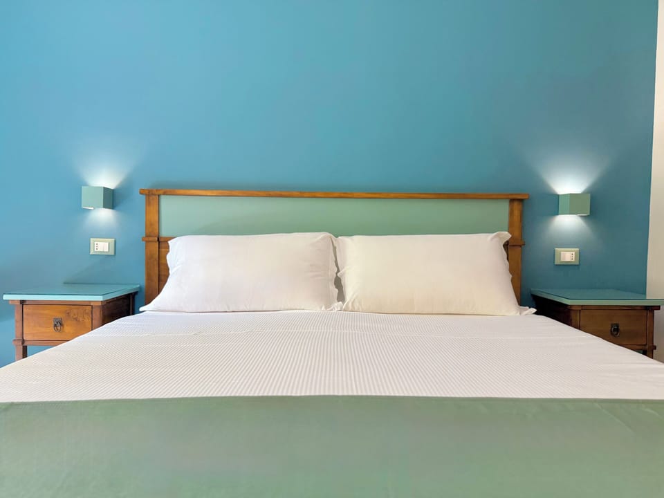 Double Room, Balcony | Minibar, cribs (surcharge), WiFi (free), bed sheets