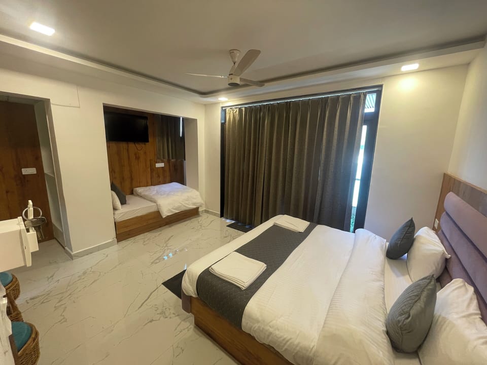Triple Room, River View | Free WiFi