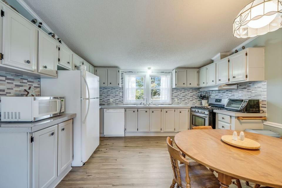 Well-Stocked Kitchen with all the comforts of home.