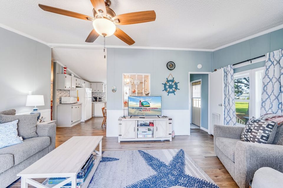With 2 Living Areas, there's plenty of room for all.
