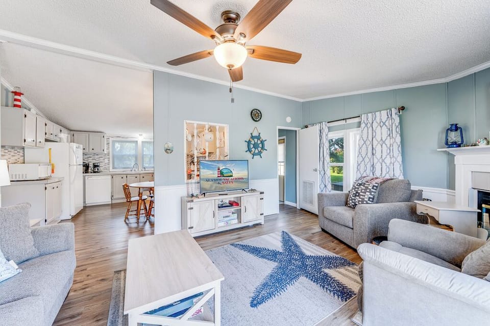 This adorable home sleeps 7 in pure comfort.