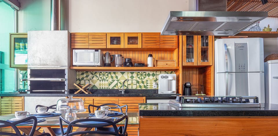 Deluxe House, 4 Bedrooms, Private Pool | Private kitchen | Fridge, microwave, oven, stovetop
