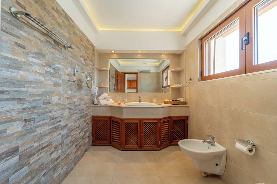 Penthouse Suite with Sea View | Bathroom | Slippers