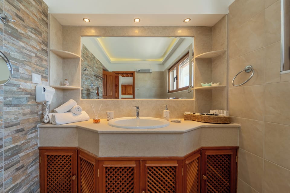 Penthouse Suite with Sea View | Bathroom | Slippers