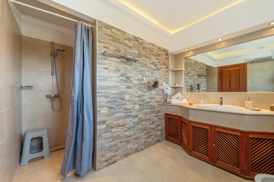 Penthouse Suite with Sea View | Bathroom | Slippers