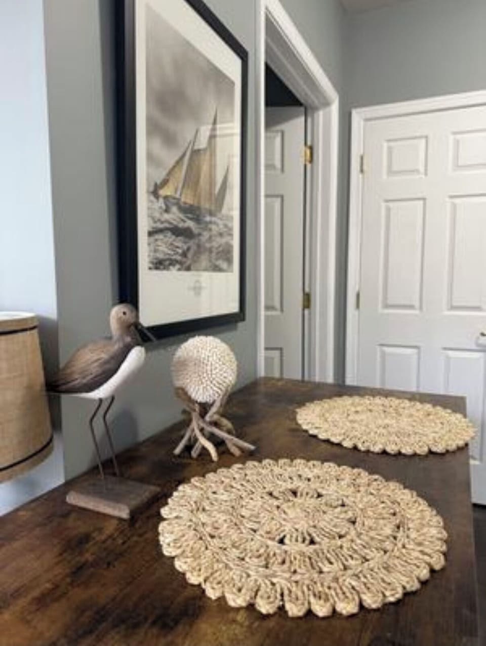 small eating area
