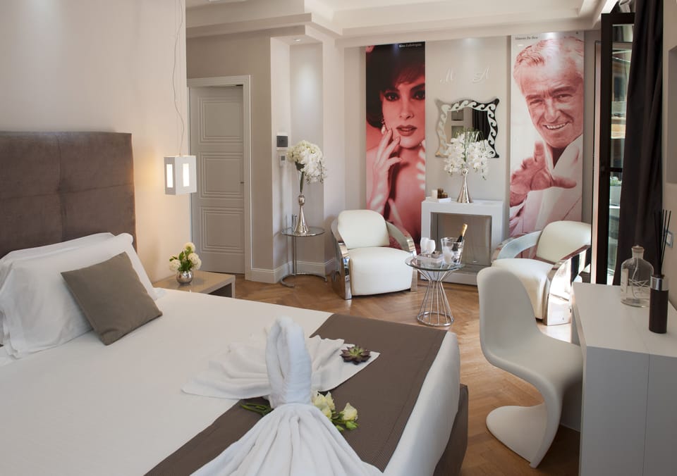 Presidential Suite, 1 King Bed, Terrace, City View | Room service - dining