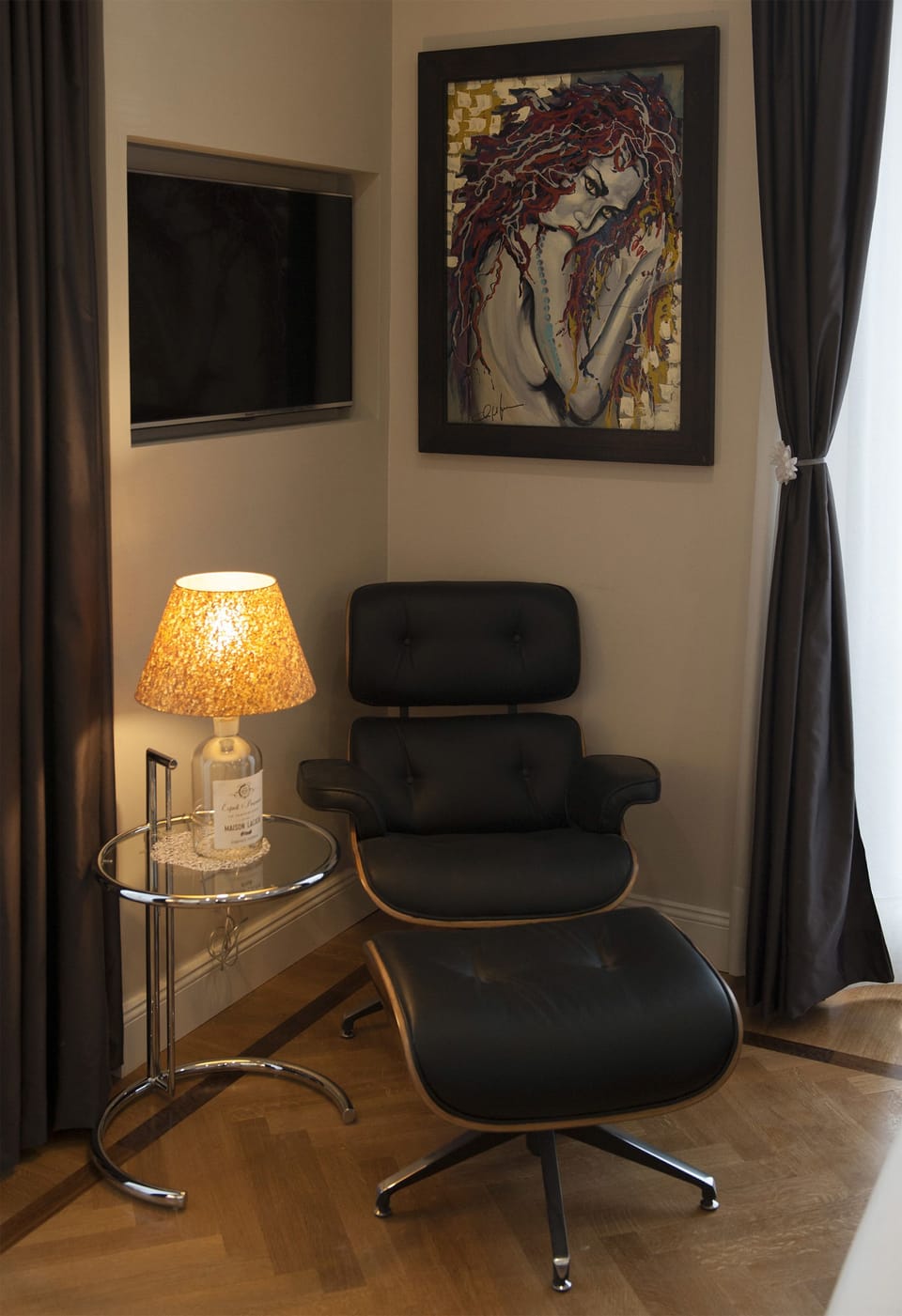 Executive Suite, 1 King Bed, Terrace, City View | Living area | Flat-screen TV, pay movies