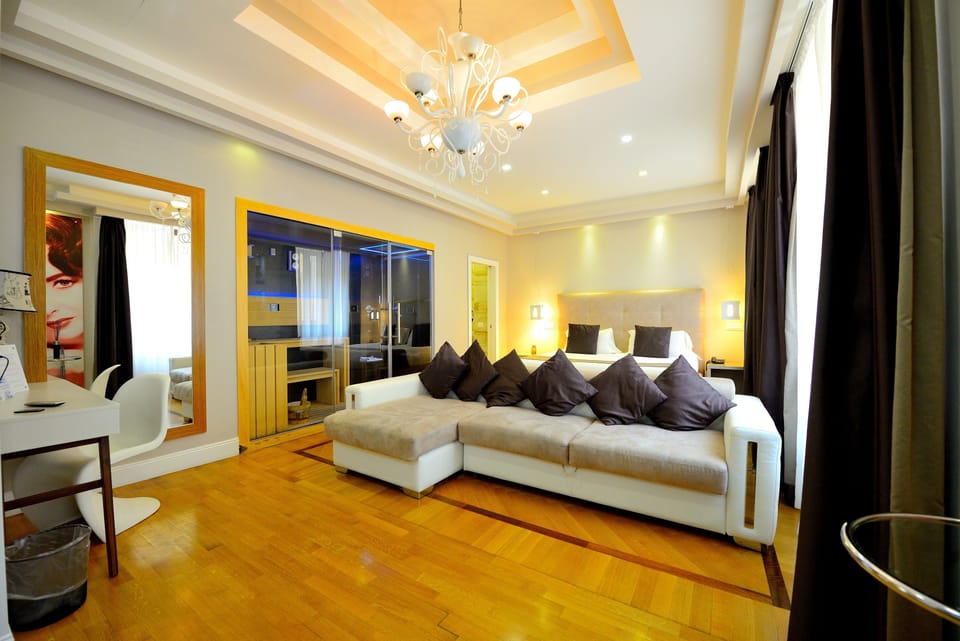 Suite, 1 King Bed, Non Smoking, Sauna | 1 bedroom, premium bedding, down comforters, memory foam beds