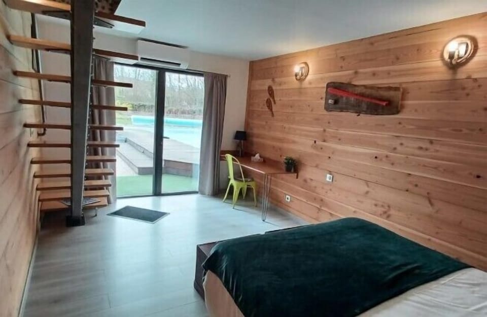 Family Room, Pool View | Desk, laptop workspace, soundproofing, WiFi (free)