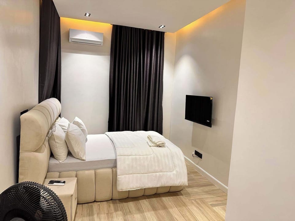 Deluxe Room, Balcony, City View | Desk, laptop workspace, blackout drapes, soundproofing