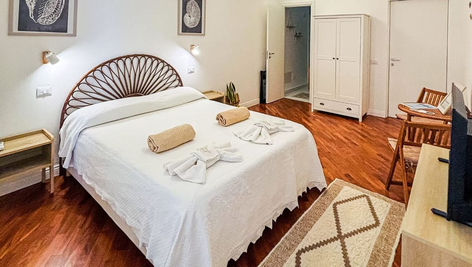 Deluxe Double Room, Balcony | Premium bedding, soundproofing, free WiFi, bed sheets