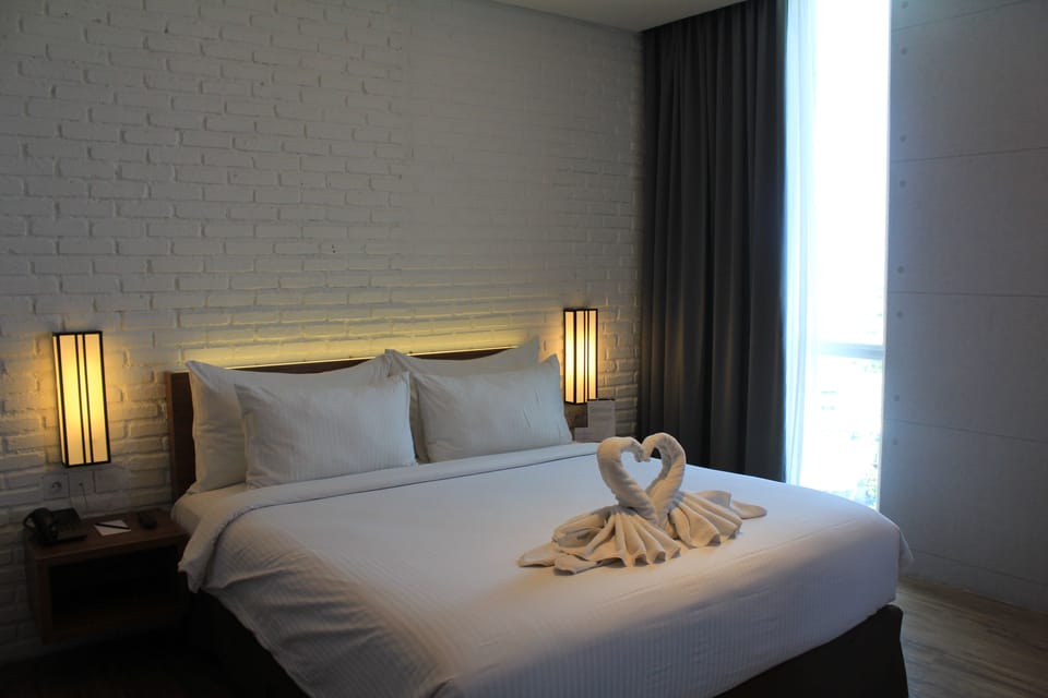 In-room safe, desk, laptop workspace, soundproofing