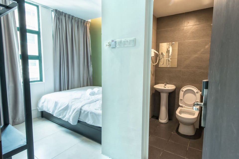 Deluxe Double Room | Desk, free WiFi, bed sheets
