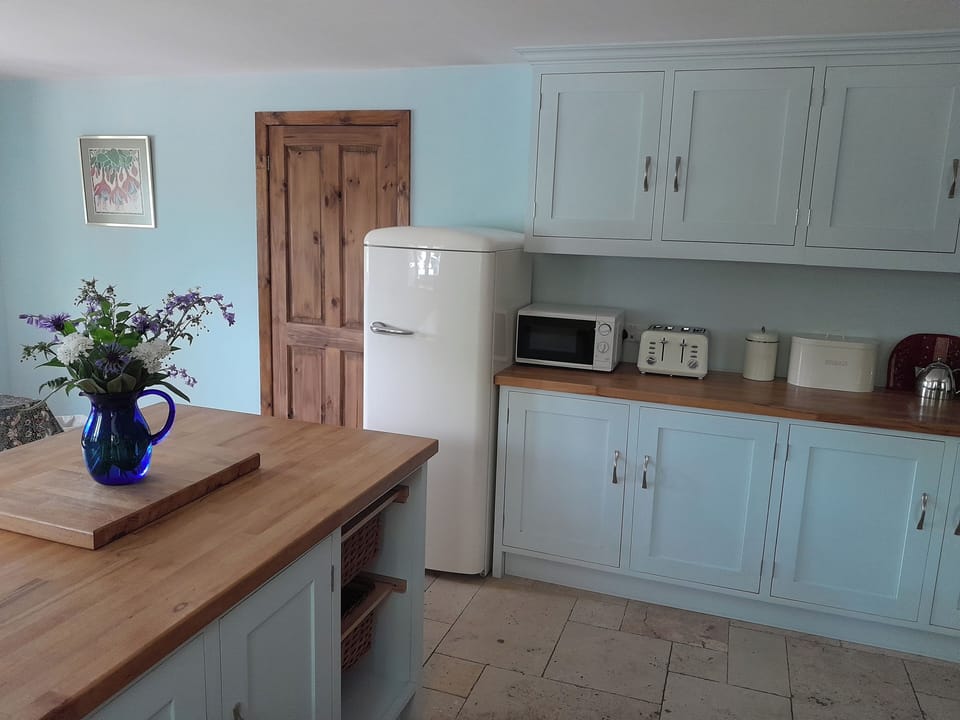House | Private kitchen | Fridge, microwave, oven, stovetop