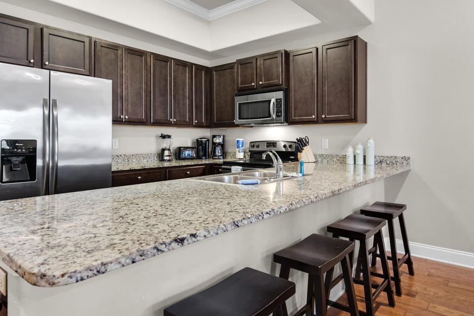 Condo, Multiple Beds (Alerio B204) | Private kitchen | Oven, toaster