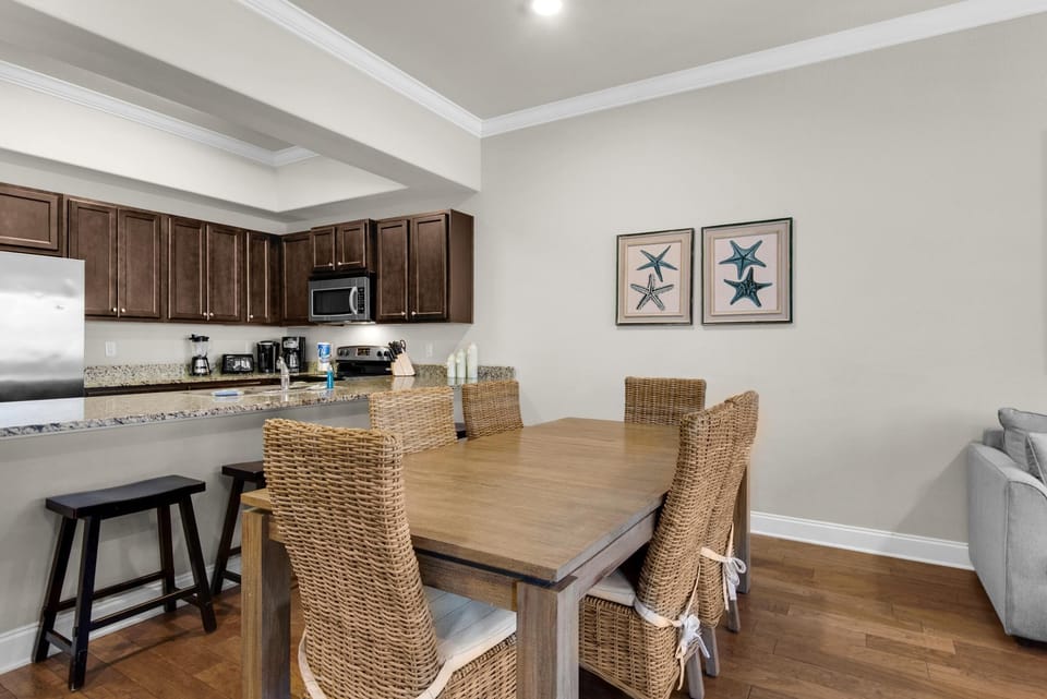 Condo, Multiple Beds (Alerio B204) | Dining