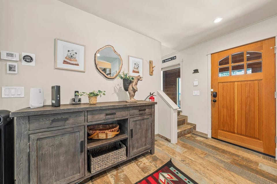 House, Multiple Beds, Hot Tub, Mountain View (Tahoe City Retreat) | Interior