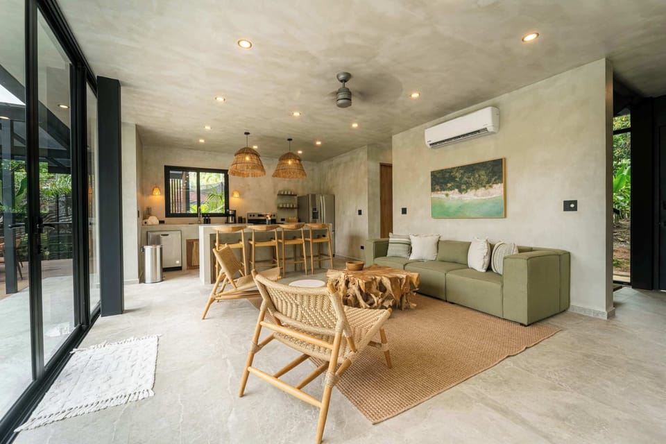 Contemporary Costa Rica Tree House with Stylish Living Area