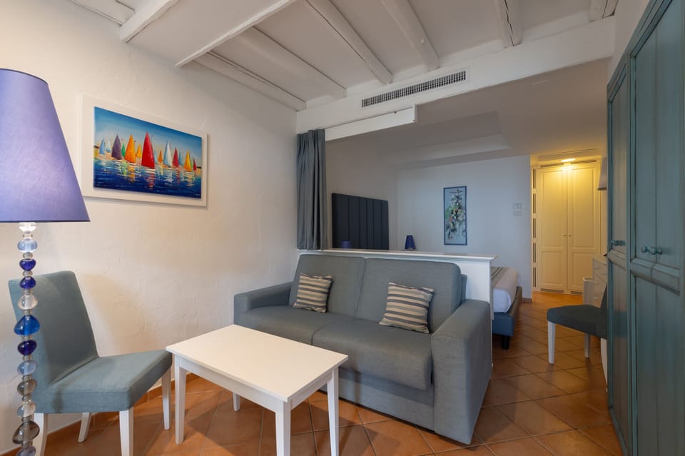 Basic Double Room | Minibar, in-room safe, desk, WiFi (free)