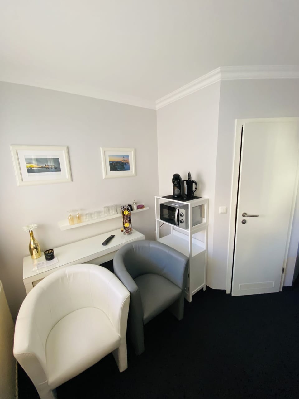 Double Room | In-room dining