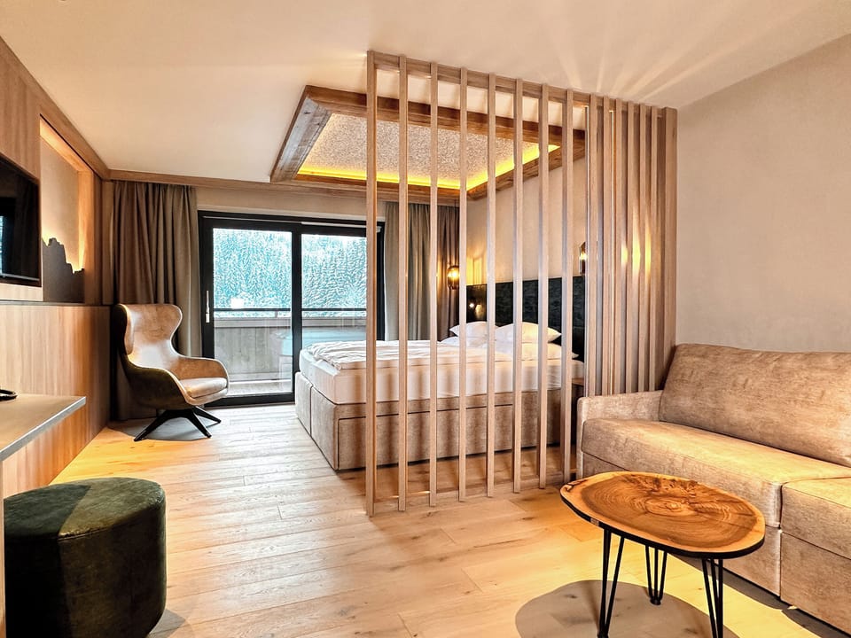 Junior Suite | In-room safe, desk, free WiFi, bed sheets