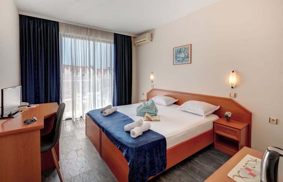 Standard Double Room | In-room safe, individually decorated, individually furnished, desk