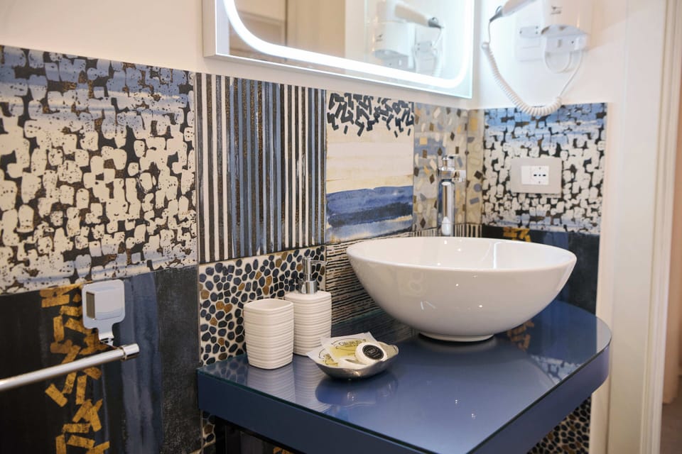 Deluxe Double Room, City View | Bathroom | Slippers, bidet