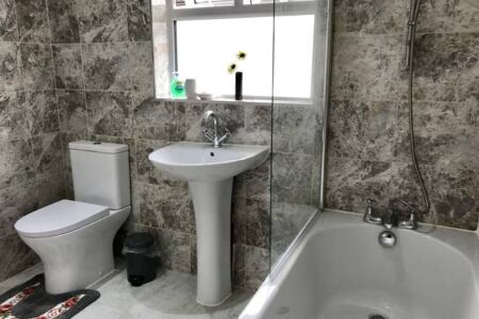 The Woodfarm Lodge - 3 Bedroom House With Parking House in Oxford