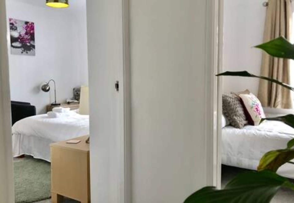 The Woodfarm Lodge - 3 Bedroom House With Parking House in Oxford