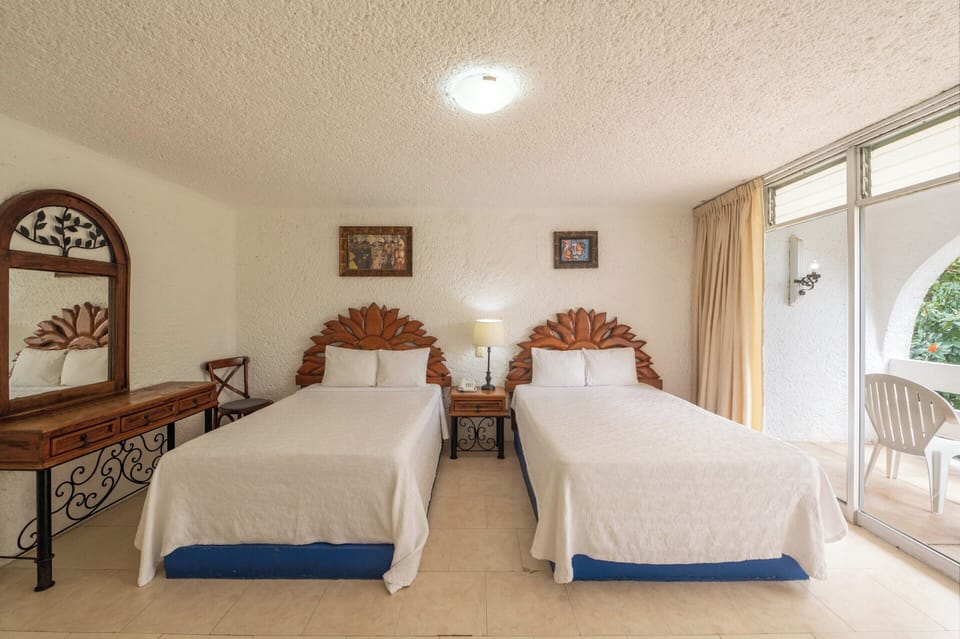 Studio | In-room safe, desk, blackout drapes, iron/ironing board