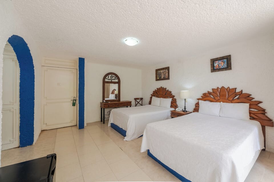Studio | In-room safe, desk, blackout drapes, iron/ironing board