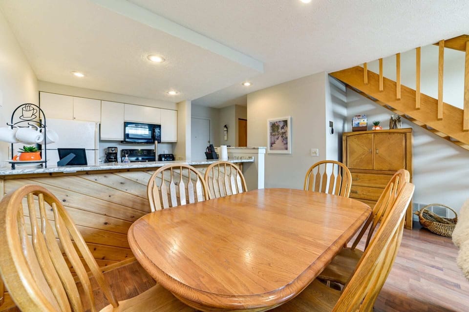 Dining Area | 1st Floor | Dishware/Flatware Provided | Free WiFi 