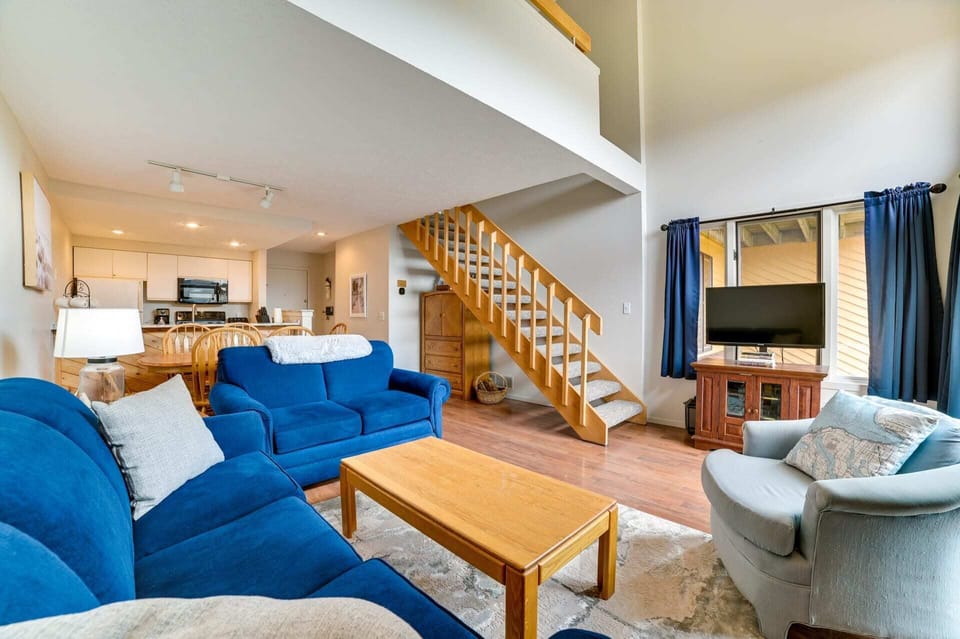 Living Room | 1st Floor | Queen Sleeper Sofa| Smart TV | Wood Burning Fireplace