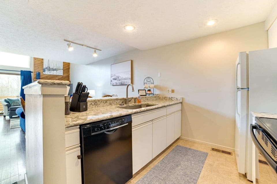 Kitchen | 1st Floor | Cooking Basics | Microwave | Oven | Refrigerator