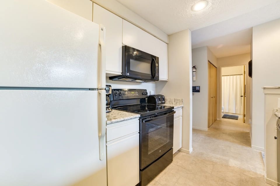 Kitchen | 1st Floor | Cooking Basics | Microwave | Oven | Refrigerator | Dishwasher