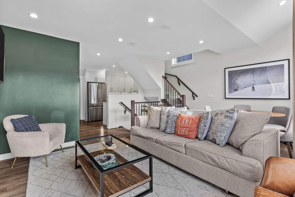 Townhome, Mountain View | Living area | Smart TV, fireplace