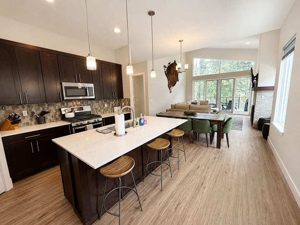 Fully Stocked Kitchen