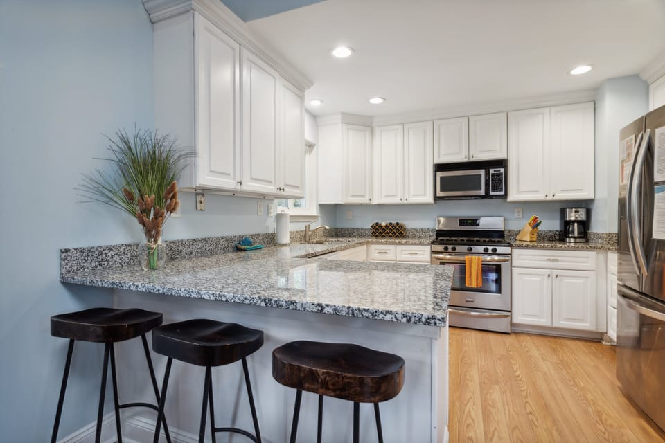 First Floor
Kitchen with bar