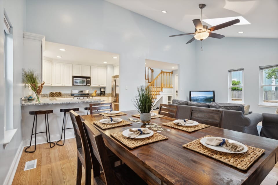 First Floor
Kitchen with bar and eating area