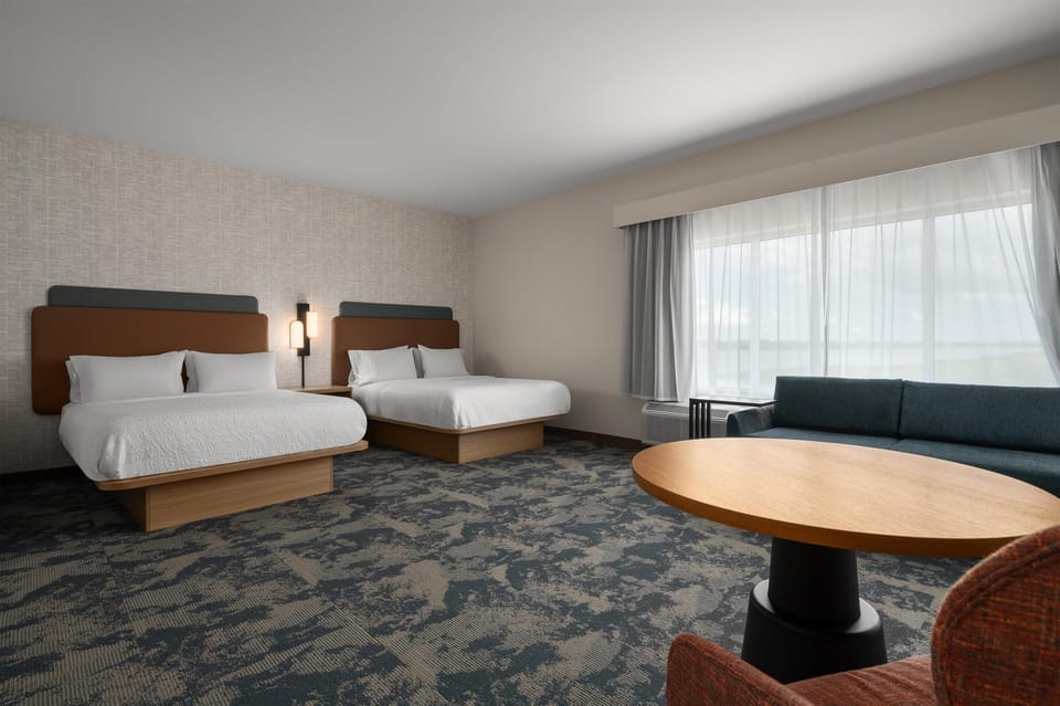 Studio, 2 Queen Beds | Living area