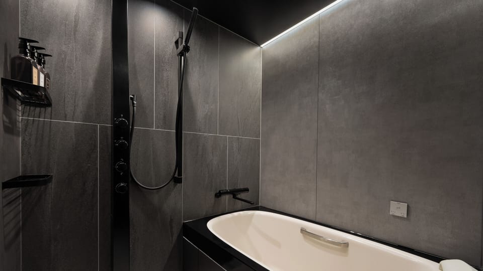 Deluxe Twin Room, Non Smoking | Bathroom | Eco-friendly toiletries, hair dryer, slippers, electronic bidet