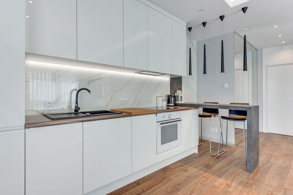 Superior Apartment, 1 Bedroom, Balcony, River View ((4 Adults) 32.2) | Private kitchenette | Fridge, microwave, oven, stovetop
