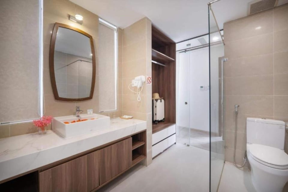 Suite, City View | Bathroom | Shower, free toiletries, hair dryer, slippers