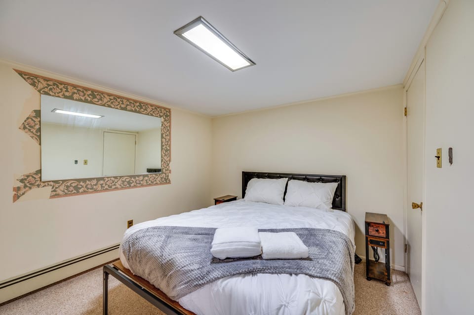 Bedroom 4 | Lower Unit | Queen Bed | Linens Provided