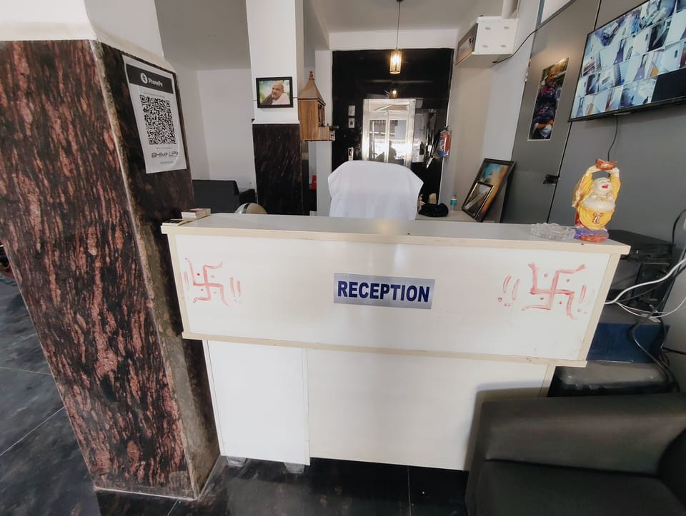 Desk, laptop workspace, free WiFi