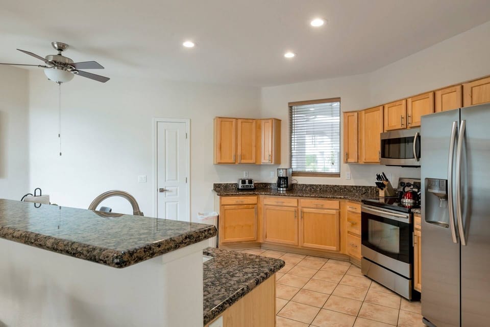 Large spacious kitchen with stove, microwave, dishwasher and refridgerator