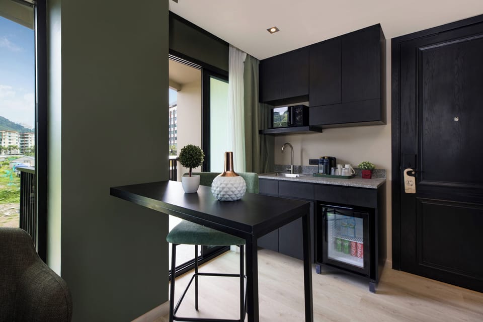 Premier Suite King Room | Living area | Smart TV