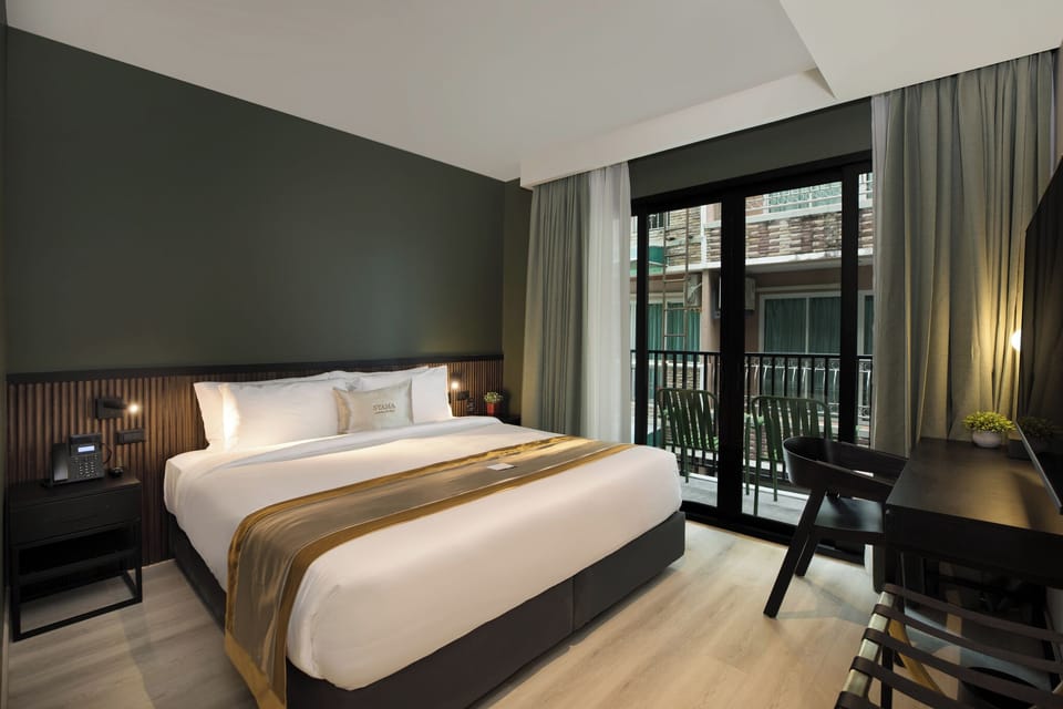Deluxe Suite | Desk, WiFi (free), individually furnished, bed sheets